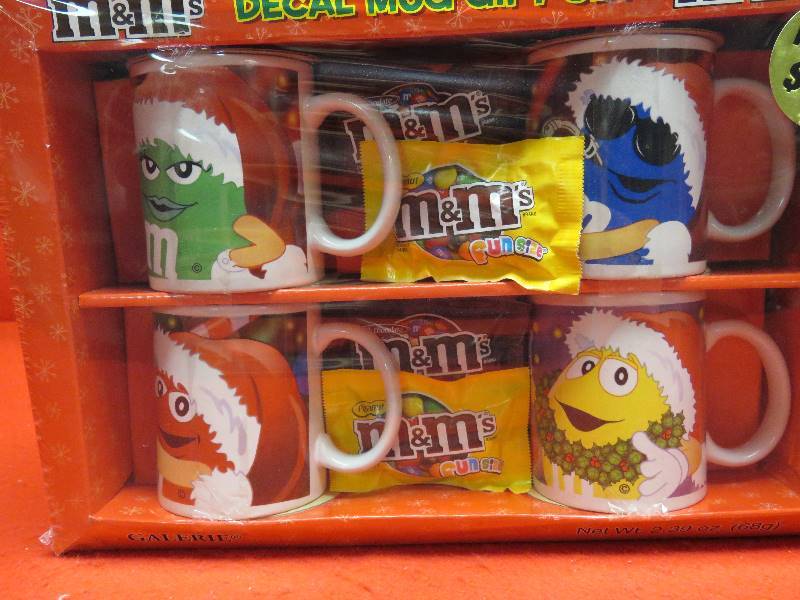 lot 119 image: M&M Collectible Mug Set