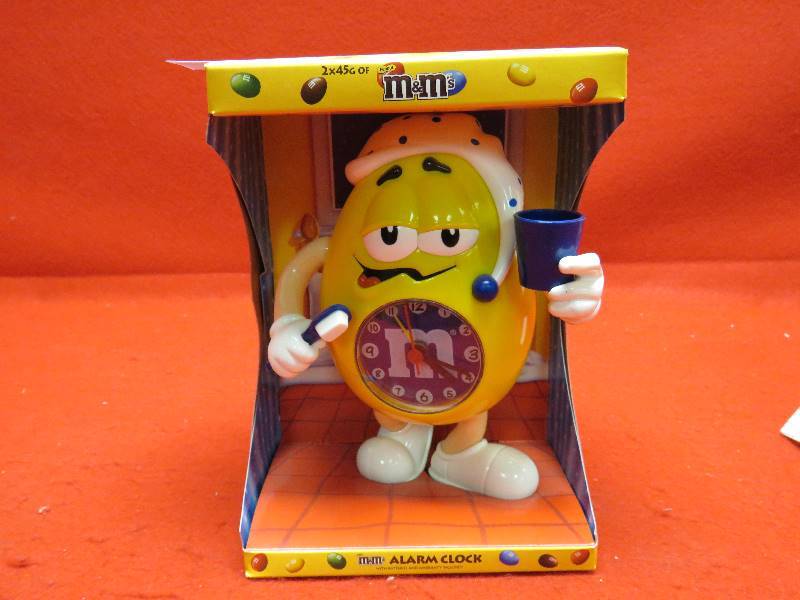 lot 122 image: Collectible M&M Alarm Clock