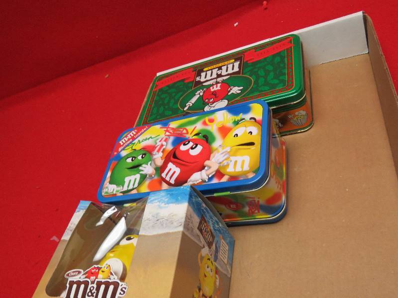 lot 127 image: M&M Collectibles