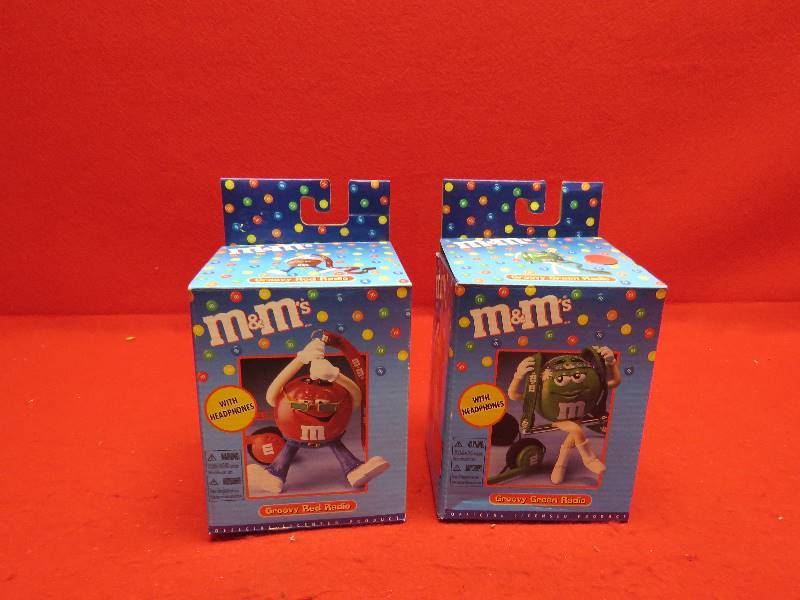 lot 156 image: Collectible M&M Radios