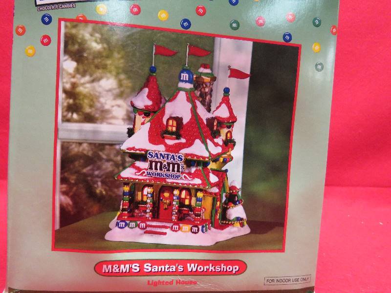 lot 165 image: Department 56 M&Ms Santas Workshop Lighted House