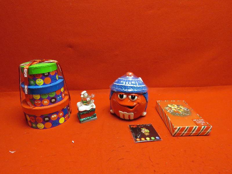lot 191 image: M&M Holiday Collectibles