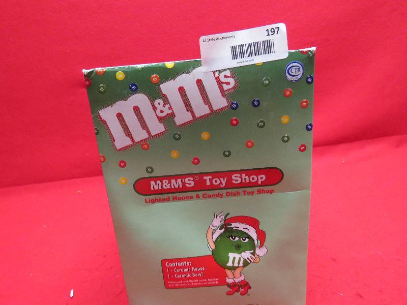 lot 197 image: Department 56 M&Ms Toy Shop Lighted House & Candy Shop Toy Shop