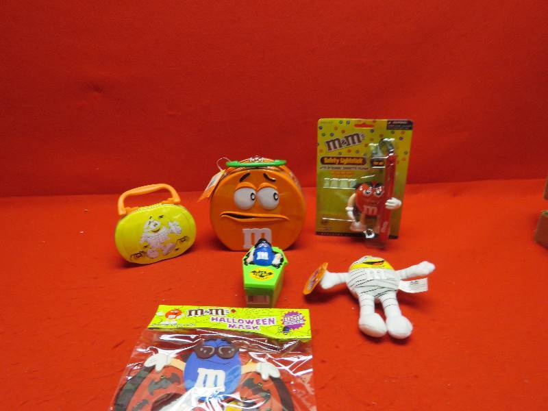 lot 208 image: M&M Collectibles