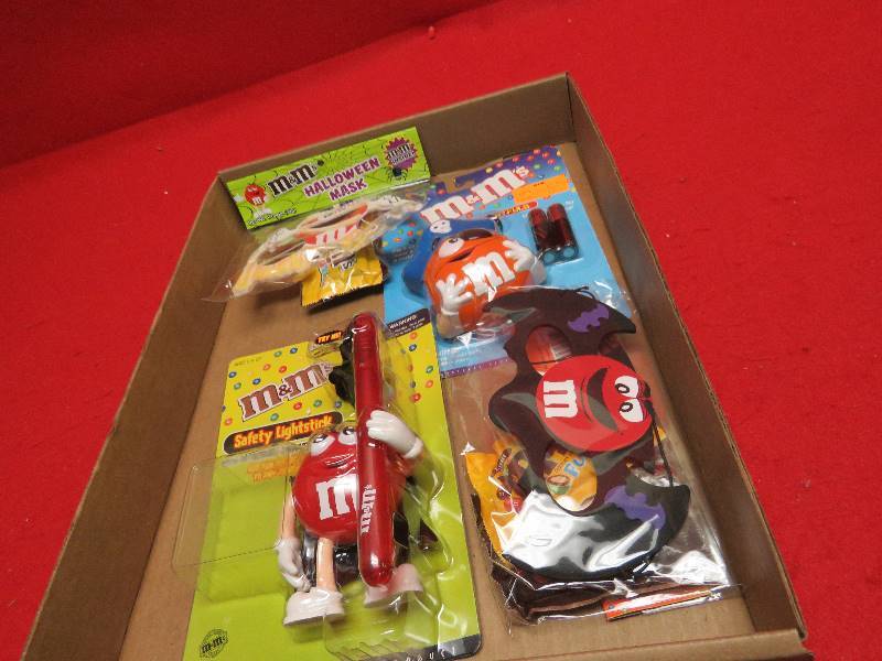lot 209 image: M&M Collectibles