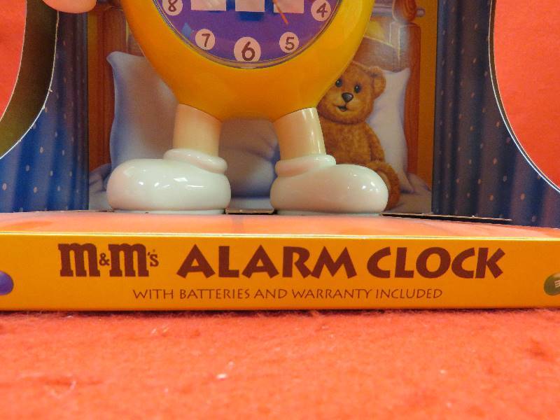 lot 214 image: Collectible M&M Alarm Clock
