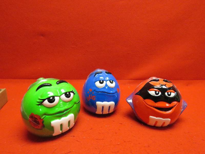 lot 220 image: Collectible M&M Ceramic Candy Jars