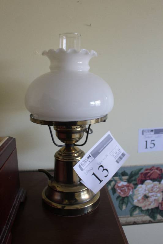 lot 13 image: Table Lamp