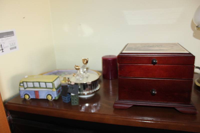 lot 14 image: Jewelry Box & Contents