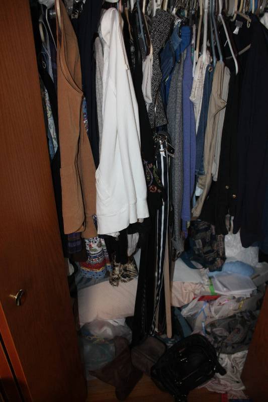 lot 17 image: Closet Lot of Clothing