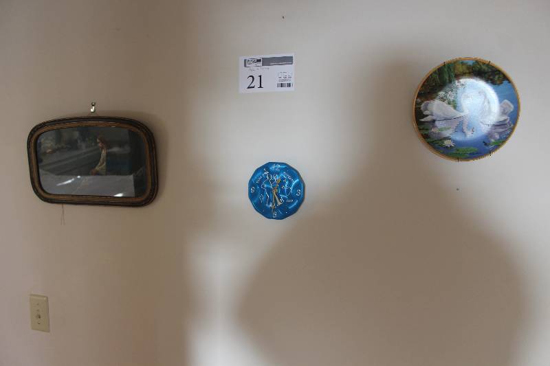 lot 21 image: Decorative Plate & Decorative Wall Art