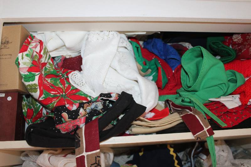 lot 24 image: Shelf Lot of Linens
