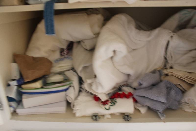 lot 26 image: Shelf Lot of Linens