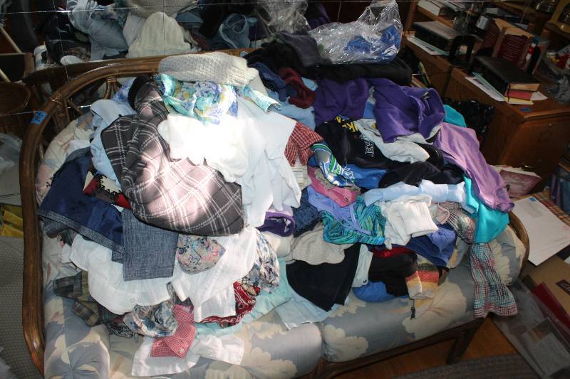 lot 31 image: Lot of Clothing