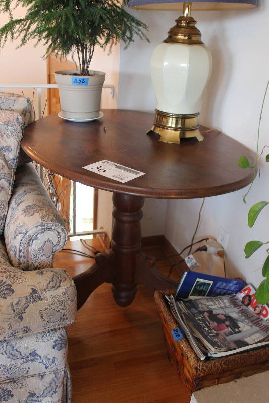 lot 36 image: Table