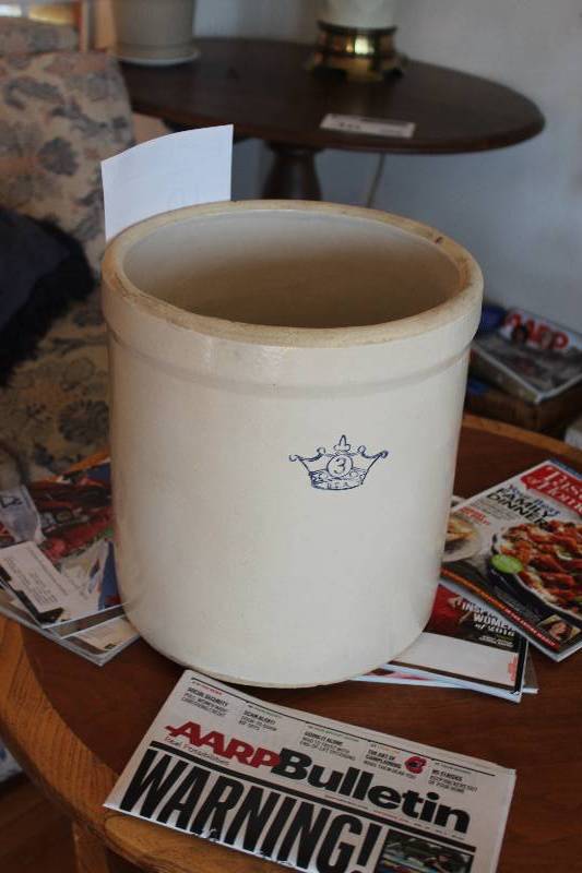 lot 40 image: Pottery