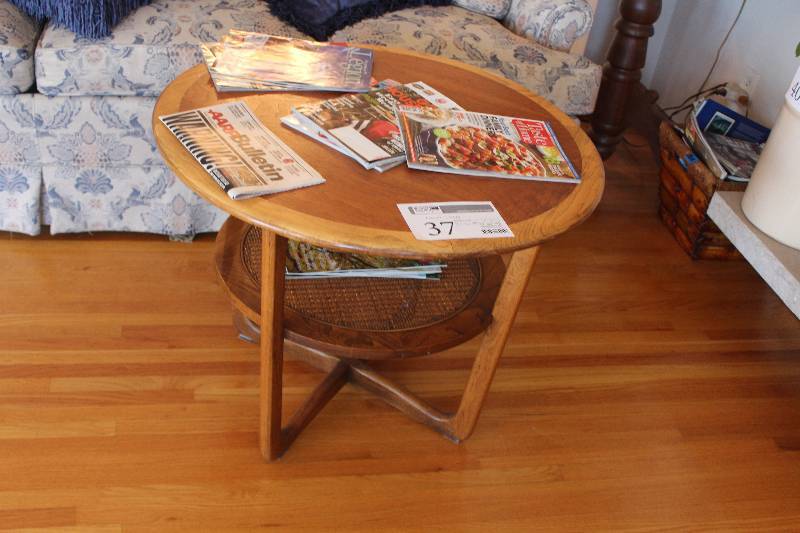 lot 37 image: Round Table