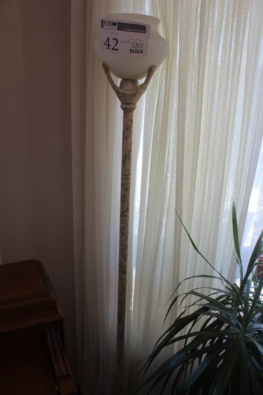lot 42 image: Floor Lamp