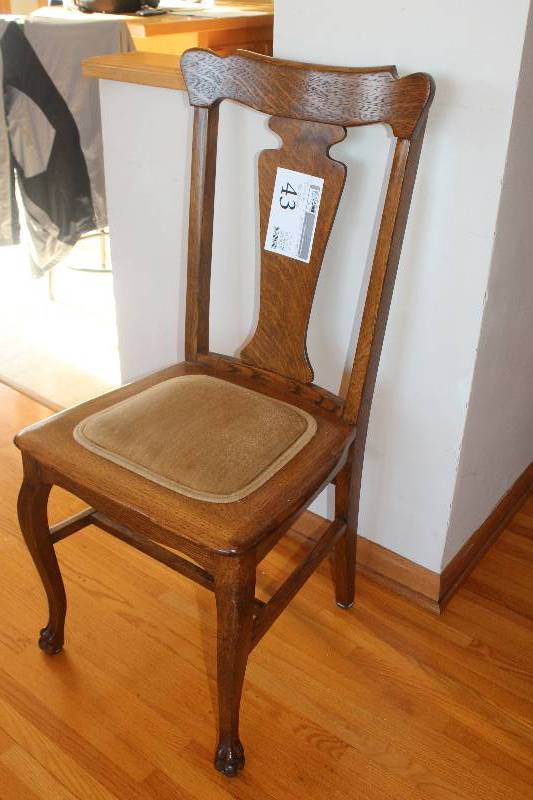 lot 43 image: Lot of (3) Living Room Chairs