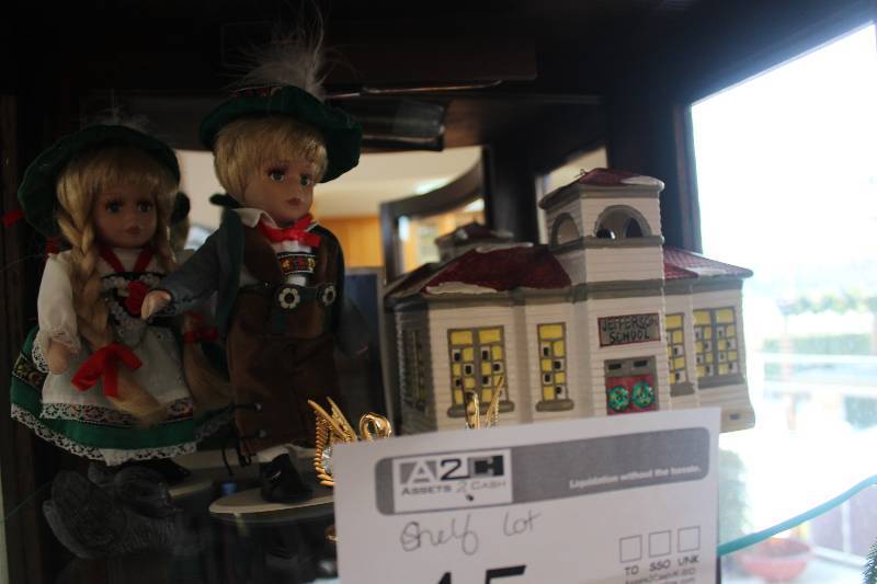 lot 45 image: Shelf Lot of Decorations