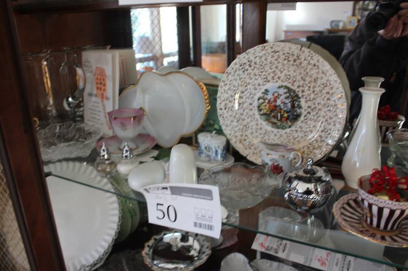 lot 50 image: Shelf Lot of Decorations