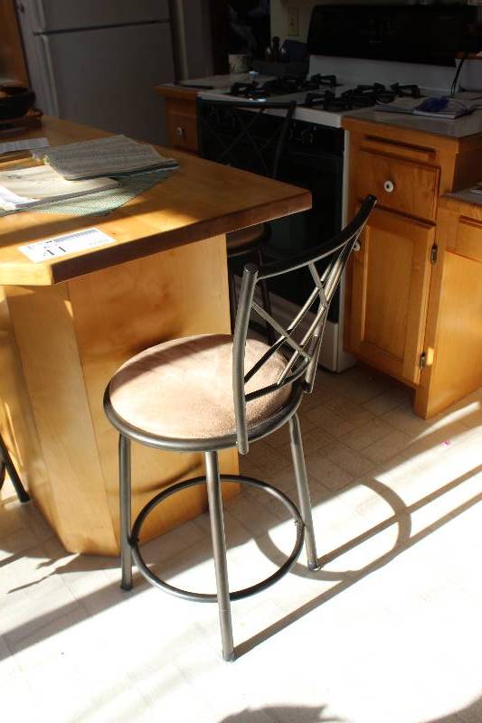 lot 41 image: Lot of (3) Stools