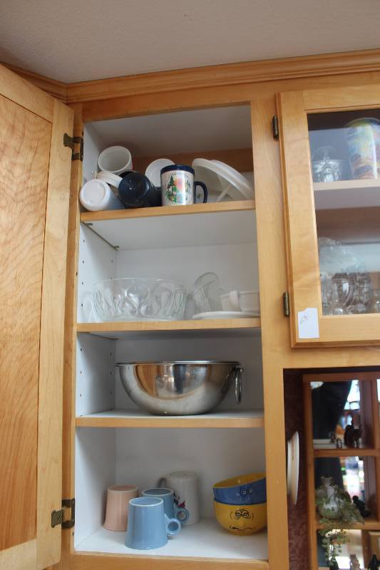 lot 55 image: Cupboard Lot of Dishware