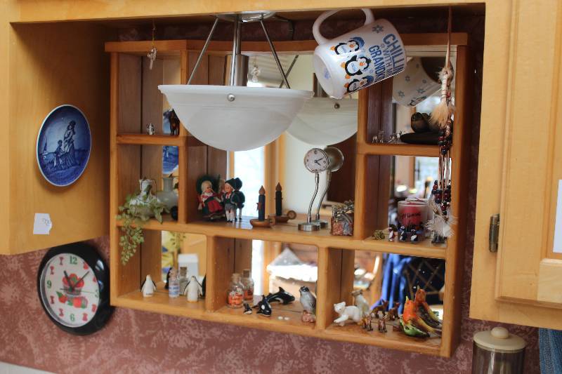lot 55B image: Cupboard Lot of Decorations