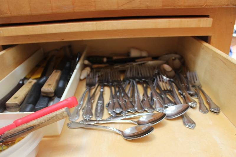 lot 60 image: Contents of Drawer of Kitchenware