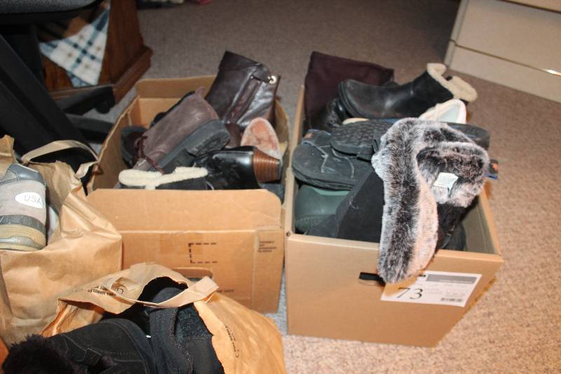 lot 73 image: Lot of Assorted Size Mens & Womens Shoes