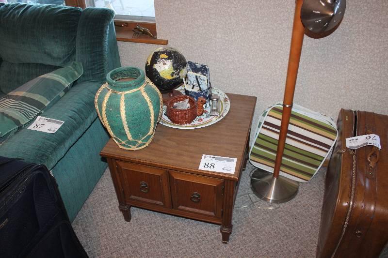 lot 88 image: Lot of Table Decorations