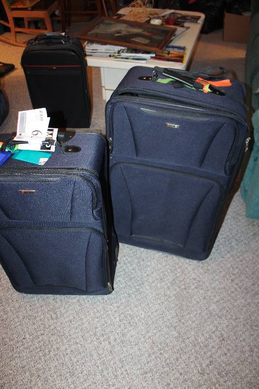 lot 79 image: 2-Piece Luggage Set
