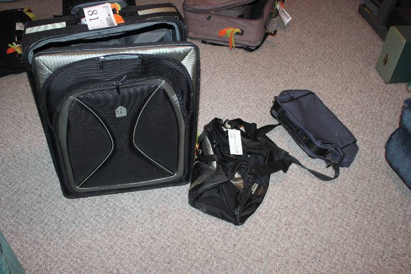 lot 81 image: Lot of (3) Luggage