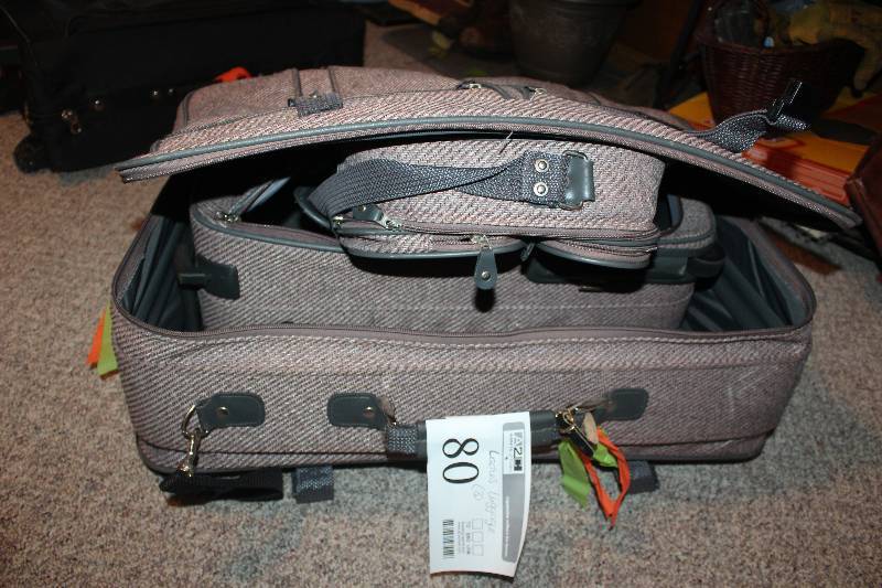 lot 80 image: 3-Piece Ladies Luggage Set