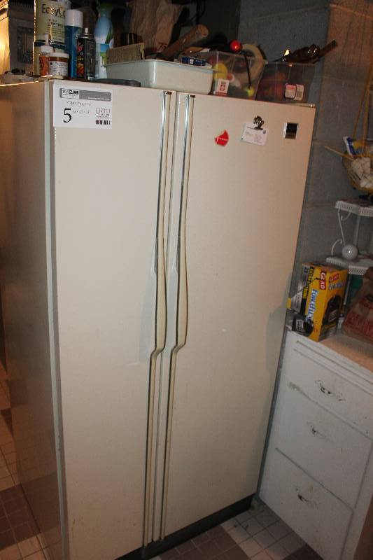 lot 5 image: Whirlpool 19.9 cu.ft. Side-by-side RefrigeratorFreezer
