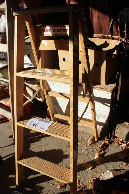 lot 146 image: 4ft. Ladder