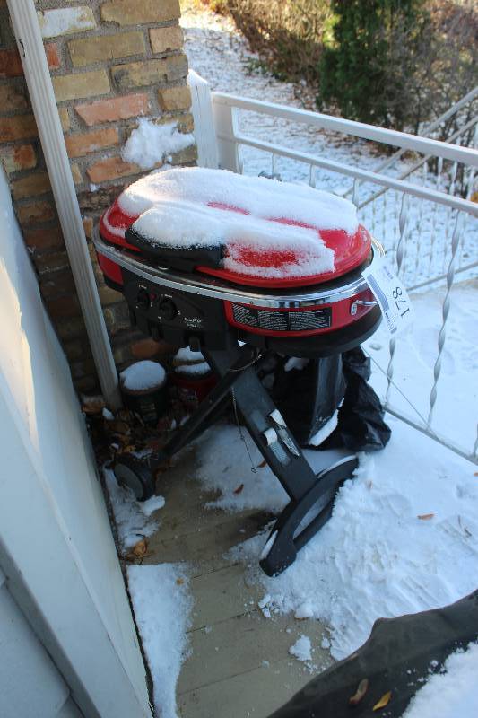 lot 178 image: Coleman Gas Grill