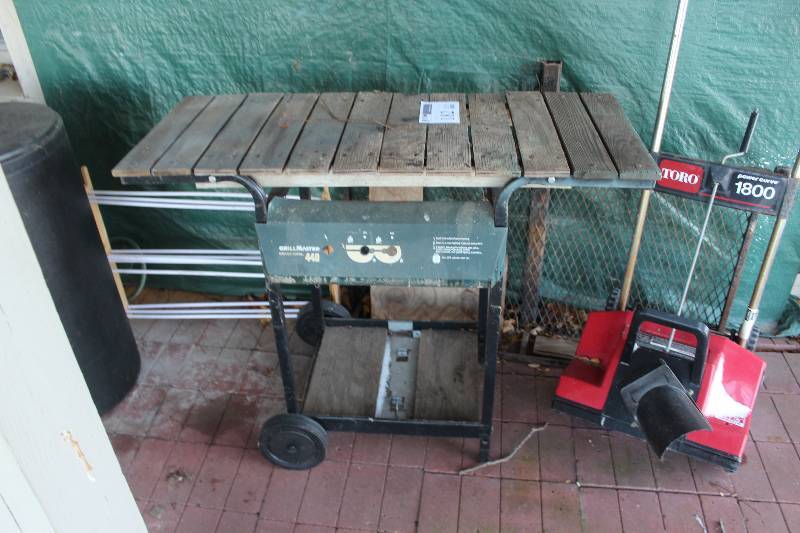 lot 182 image: Bench