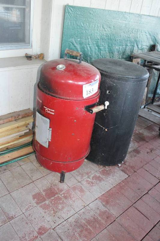 lot 183 image: Char-Broil Smoker Deluxe