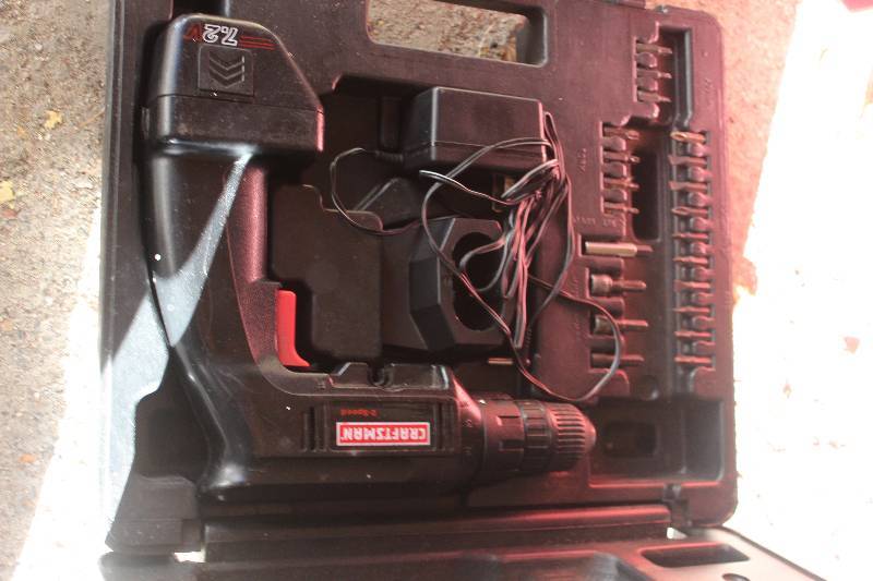 lot 158 image: Sears Craftsman 2-Speed Cordless Drill w Drill Bits & Carry Case