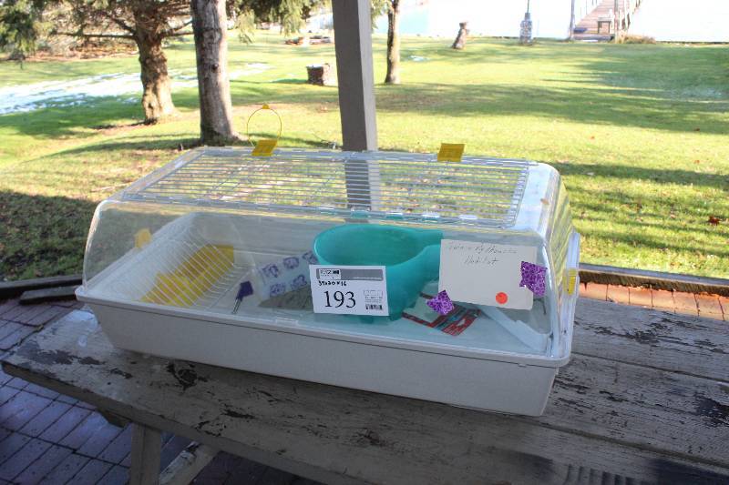 lot 193 image: Guinea PigHamster Habitat w Water Bottle, Toys