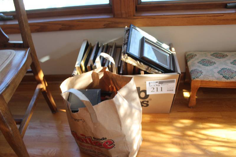 lot 211 image: Box & Bag of Photo Frames