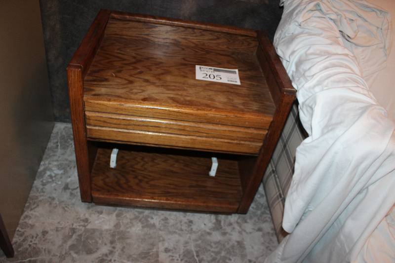lot 205 image: 1-Drawer End Table