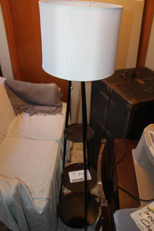 lot 204 image: Floor Lamp
