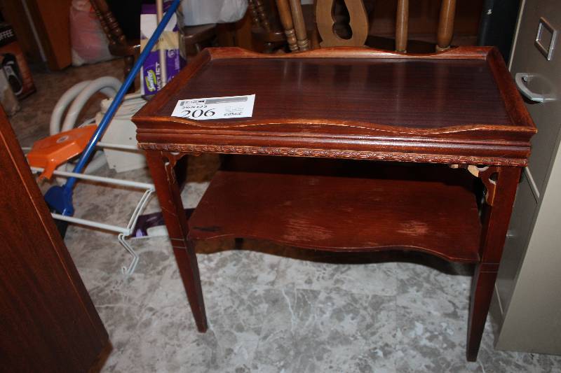 lot 206 image: Sofa Table