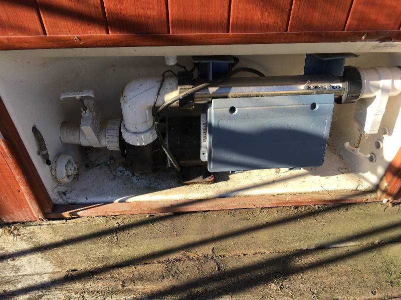 lot 221 image: hot tub with cover