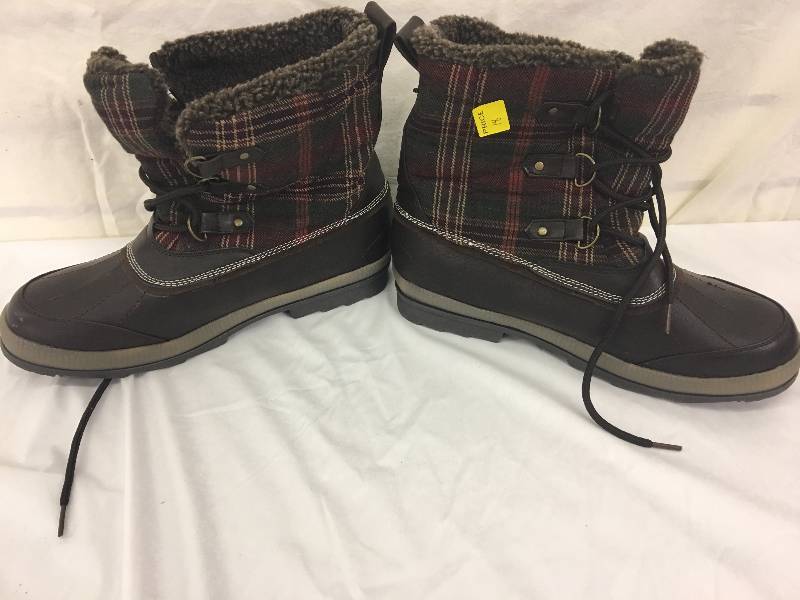 lot 18 image: plaid boots size 10