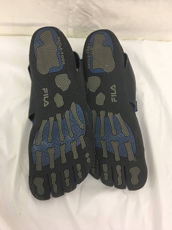 lot 20 image: climbing shoes size 13