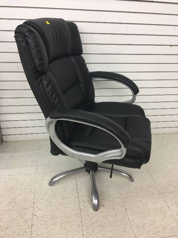 lot 22 image: Executive office chair