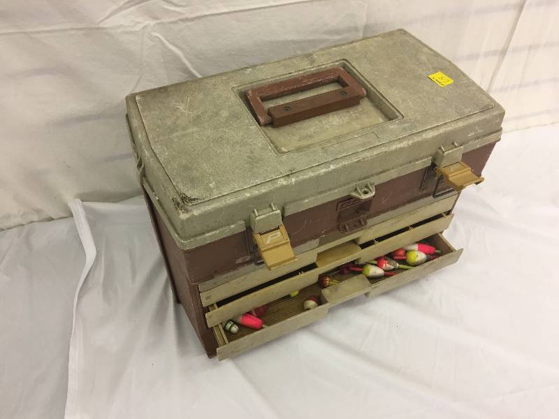 lot 25 image: tackle box with tackle